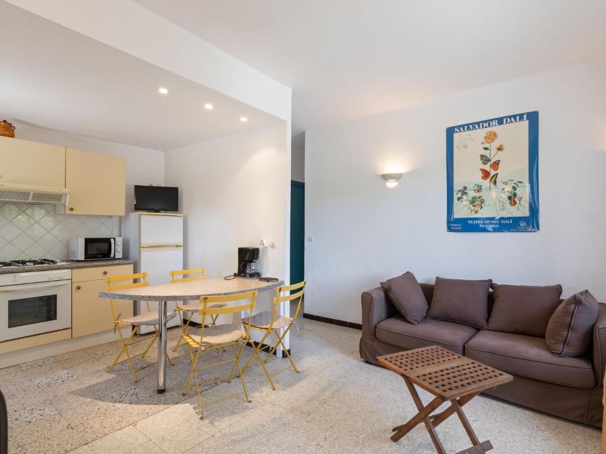 Flat In A Beautiful Building With Pool Apartman Mèze Kültér fotó