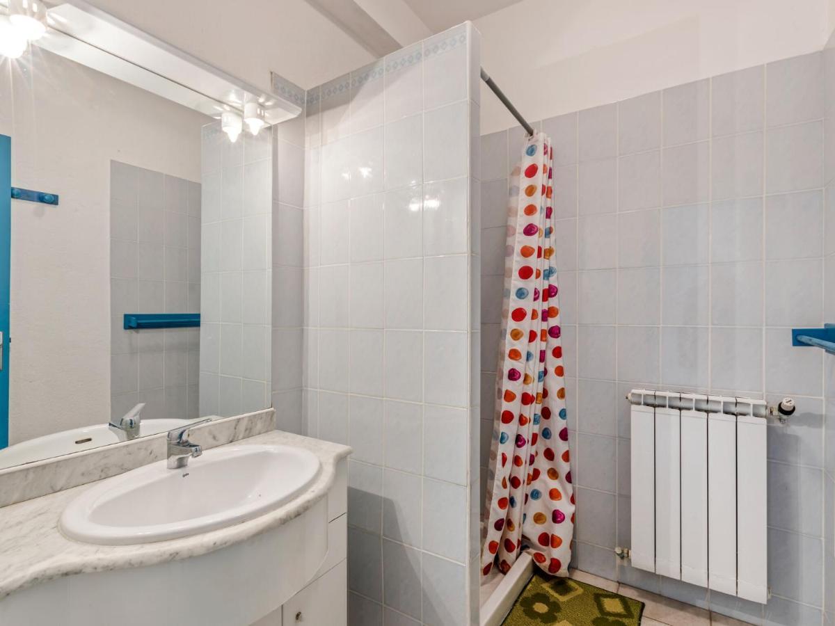 Flat In A Beautiful Building With Pool Apartman Mèze Kültér fotó