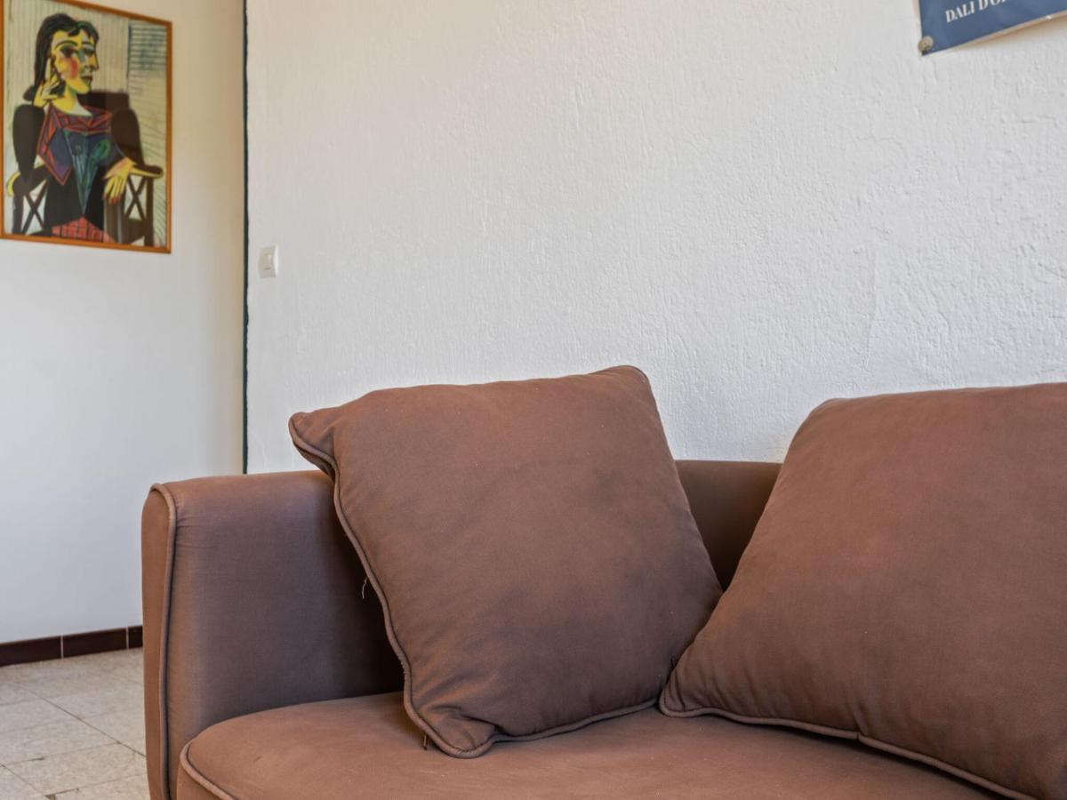 Flat In A Beautiful Building With Pool Apartman Mèze Kültér fotó